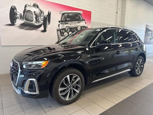 Mythos Black Metallic 2023 Audi Q5 45 S line Premium Plus