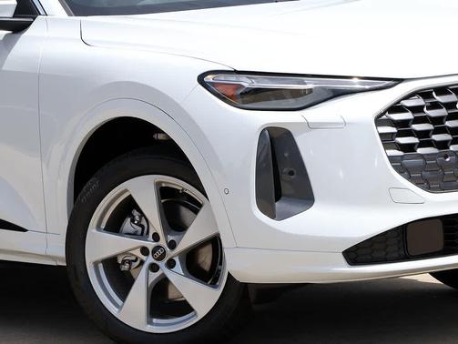 GLACIER WHITE 2026 Audi Q5 Premium Plus TFSI quattro S tronic
