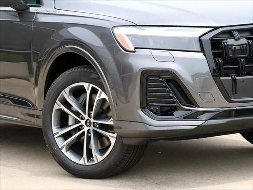 2025 Audi Q7 45 Premium Plus