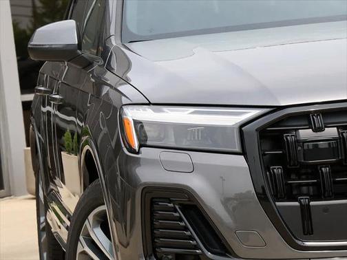 2025 Audi Q7 45 Premium Plus