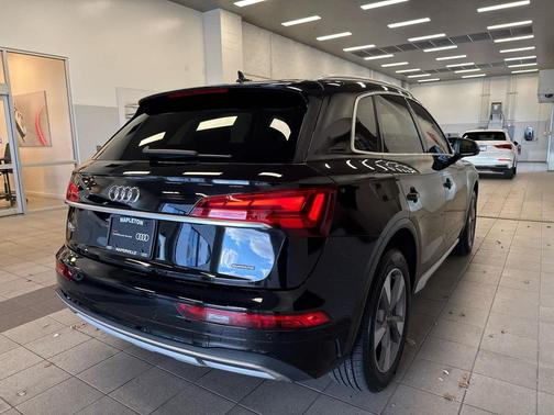Mythos Black Metallic 2023 Audi Q5 40 Premium Plus