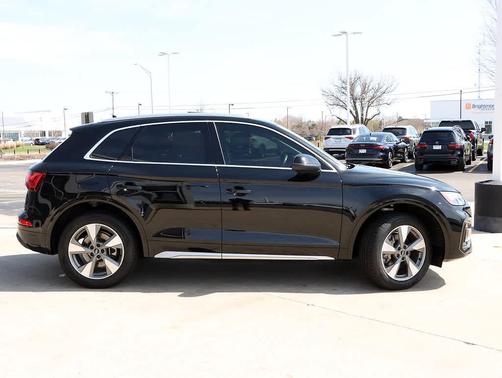 Mythos Black Metallic 2023 Audi Q5 40 Premium Plus