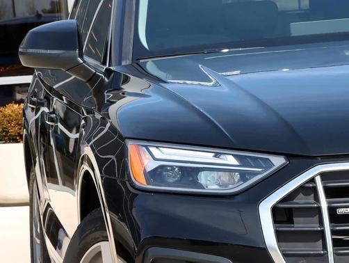 Mythos Black Metallic 2023 Audi Q5 40 Premium Plus