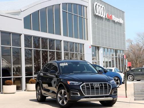 Mythos Black Metallic 2023 Audi Q5 40 Premium Plus