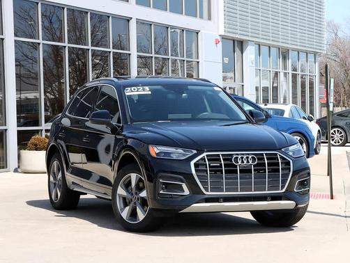 Mythos Black Metallic 2023 Audi Q5 40 Premium Plus