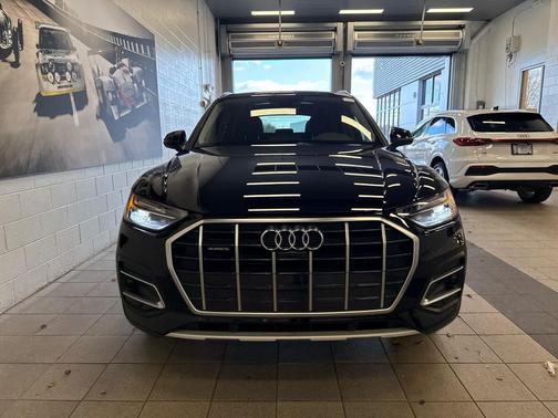 Mythos Black Metallic 2023 Audi Q5 40 Premium Plus