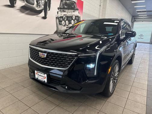 2024 Cadillac XT4 Premium Luxury