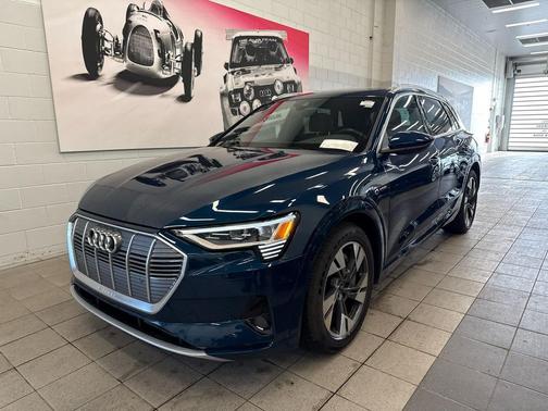 2022 Audi e-tron Premium