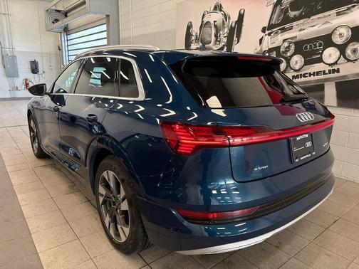 2022 Audi e-tron Premium