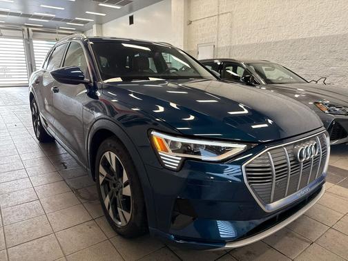 2022 Audi e-tron Premium