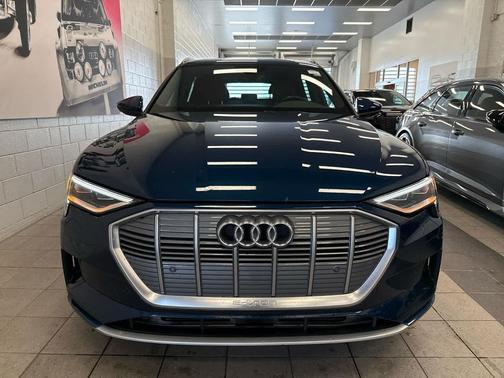 2022 Audi e-tron Premium