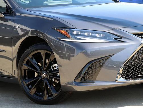 2023 Lexus ES 300h F SPORT Handling