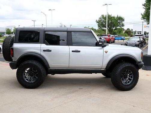 Iconic Silver Metallic 2021 Ford Bronco Badlands