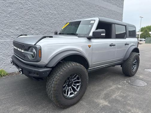 Iconic Silver Metallic 2021 Ford Bronco Badlands