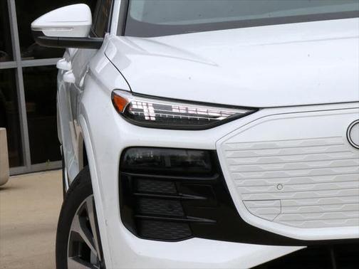2025 Audi Q6 e-tron Premium Plus quattro
