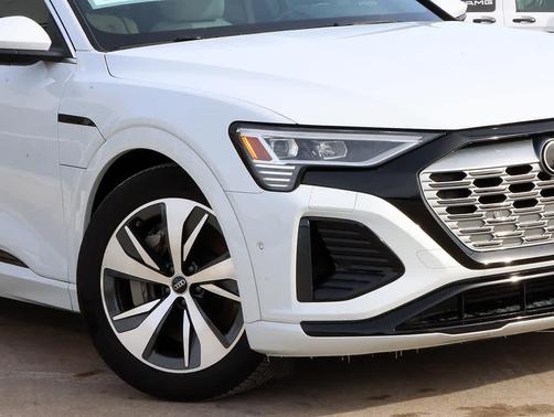 2024 Audi Q8 e-tron Premium Plus