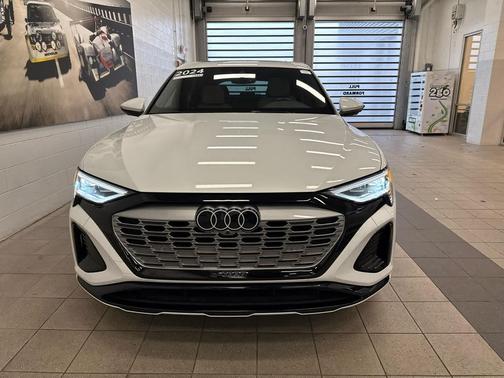 2024 Audi Q8 e-tron Premium Plus