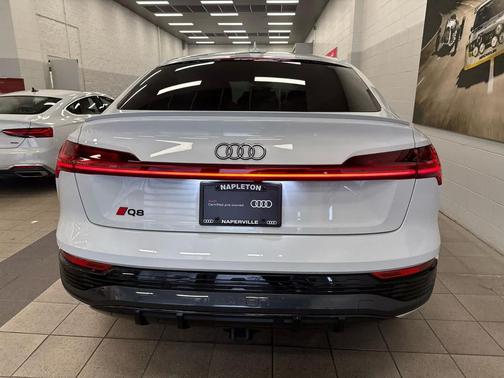 2024 Audi Q8 e-tron Premium Plus
