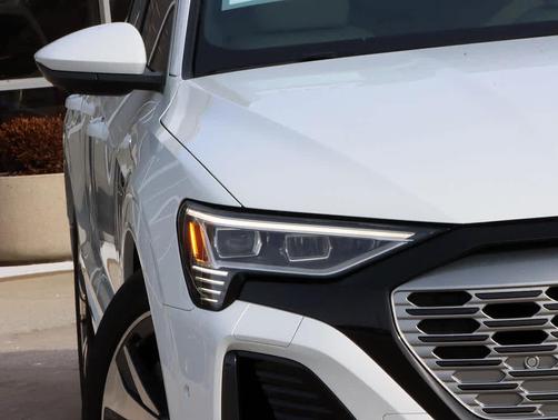 2024 Audi Q8 e-tron Premium Plus
