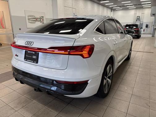 2024 Audi Q8 e-tron Premium Plus