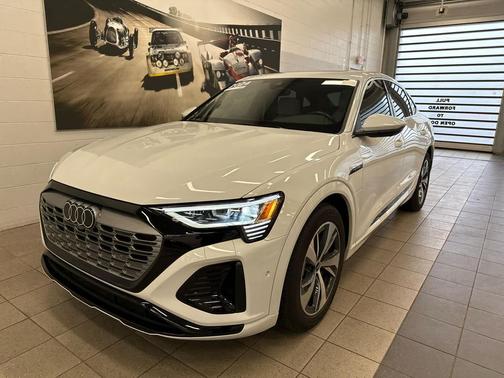 2024 Audi Q8 e-tron Premium Plus