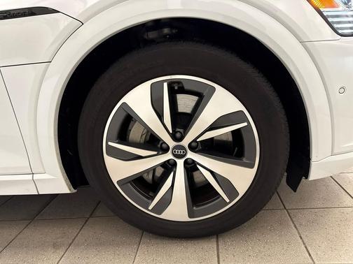 2024 Audi Q8 e-tron Premium Plus