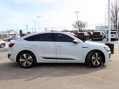 2024 Audi Q8 e-tron Premium Plus