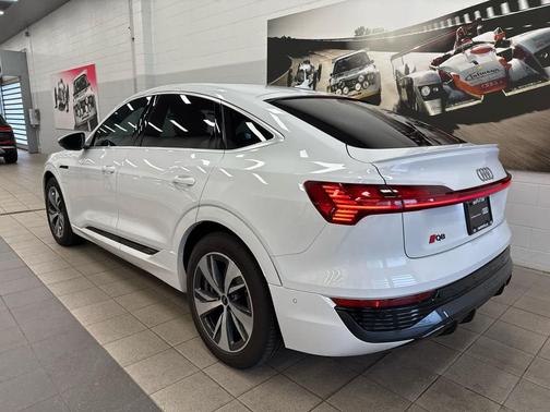 2024 Audi Q8 e-tron Premium Plus