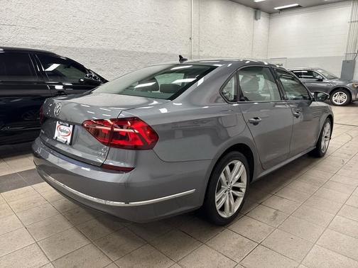 2019 Volkswagen Passat 2.0T Wolfsburg Edition