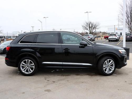 2025 Audi Q7 55 Premium Plus