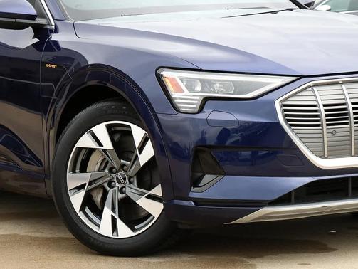 2022 Audi e-tron Premium