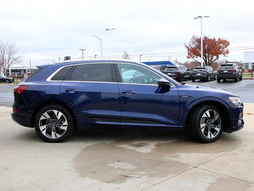 2022 Audi e-tron Premium