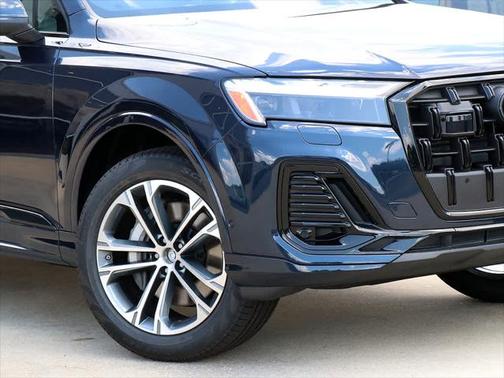 2025 Audi Q7 45 Premium Plus