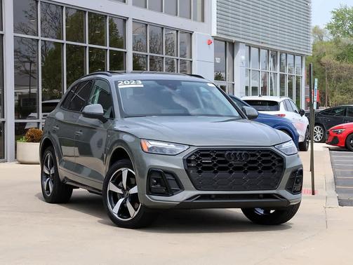 Chronos Gray Metallic 2023 Audi Q5 45 S line Premium Plus