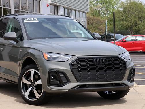 Chronos Gray Metallic 2023 Audi Q5 45 S line Premium Plus