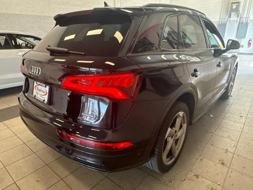 Mythos Black Metallic 2020 Audi Q5 45 Titanium Premium