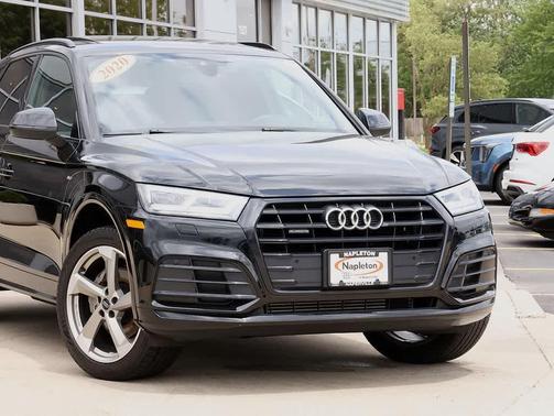 Mythos Black Metallic 2020 Audi Q5 45 Titanium Premium