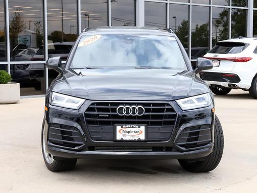 Mythos Black Metallic 2020 Audi Q5 45 Titanium Premium
