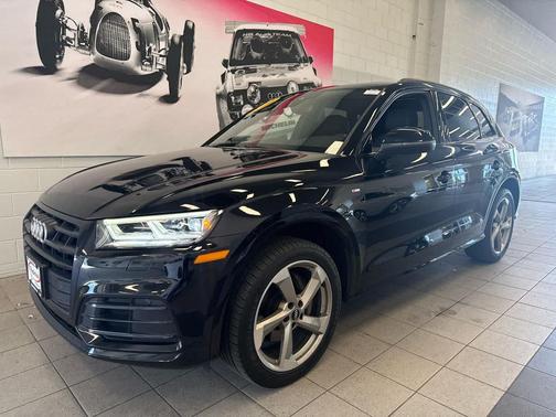 Mythos Black Metallic 2020 Audi Q5 45 Titanium Premium
