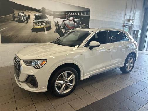 2024 Audi Q3 Premium 45 TFSI S line quattro Tiptronic