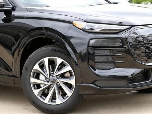 2025 Audi Q6 e-tron Premium quattro