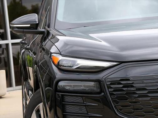 2025 Audi Q6 e-tron Premium quattro