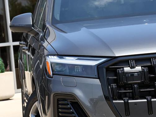 SAMURAI GRAY 2026 Audi Q7 45 Premium Plus