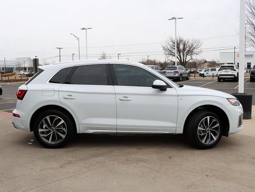 2023 Audi Q5 45 S line Premium Plus