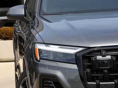 Samurai Gray Metallic 2026 Audi Q7 45 Premium Plus