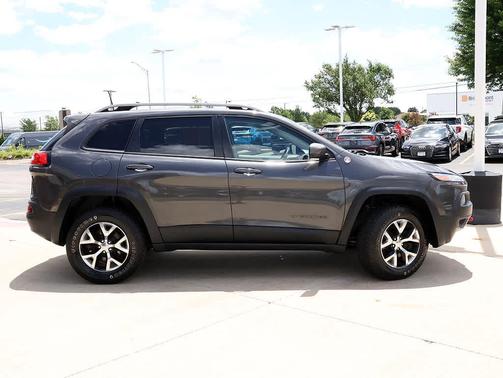 Granite Crystal Metallic Clearcoat 2016 Jeep Cherokee Trailhawk