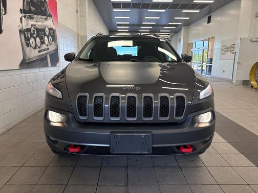 Granite Crystal Metallic Clearcoat 2016 Jeep Cherokee Trailhawk