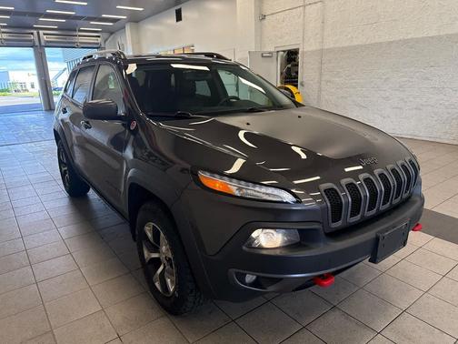 Granite Crystal Metallic Clearcoat 2016 Jeep Cherokee Trailhawk