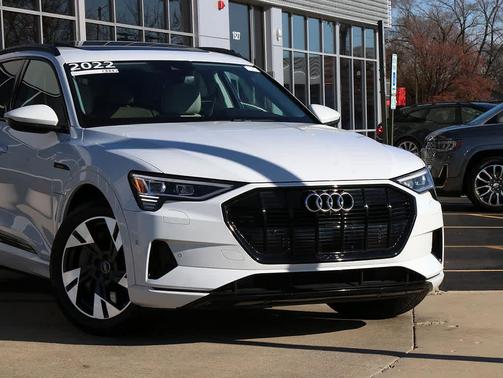 2022 Audi e-tron Premium