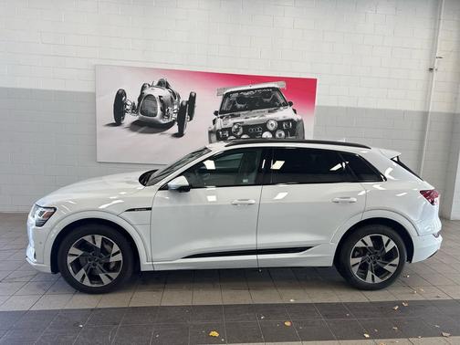 2022 Audi e-tron Premium